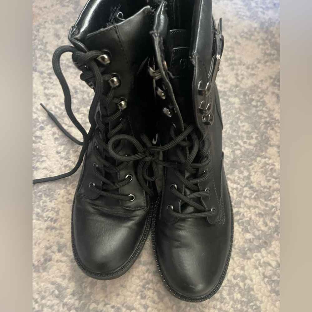 Guess black boots